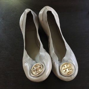 Tory Burch ballet flats Size 7 in Taupe